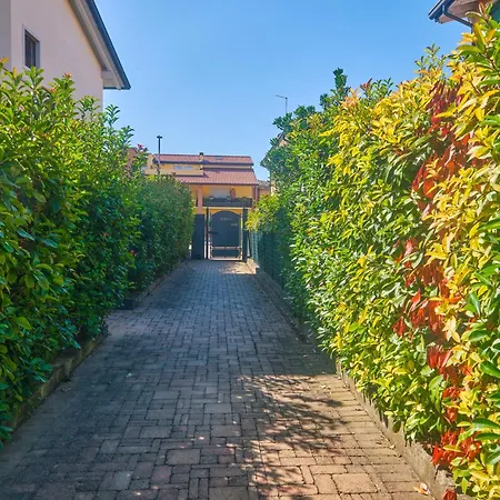 Apartmentsgarda - Corte Sant'andrea アパート ラツィーゼ